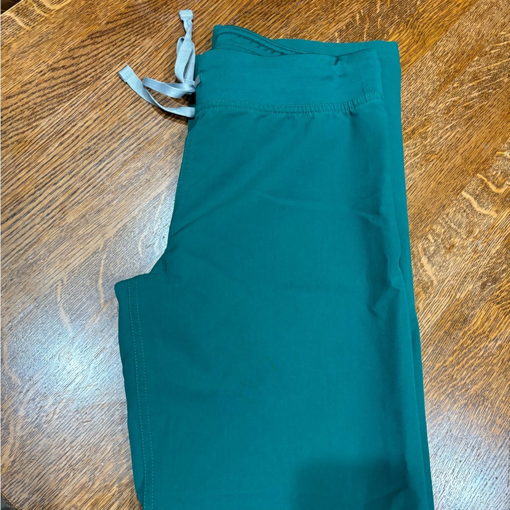 FIGS XS HUNTER GREEN SCRUB PANT 💚